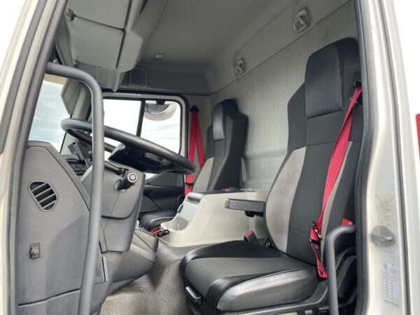 RENAULT D240 - Fourgon + Hayon - 2022 – Image 8