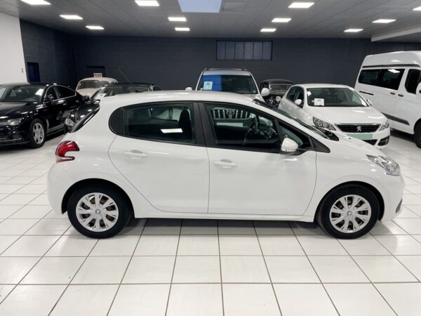 PEUGEOT 208 AFFAIRE 1.6 BLUEHDI 75CH PACK CLIM NAV - 2016 – Image 5