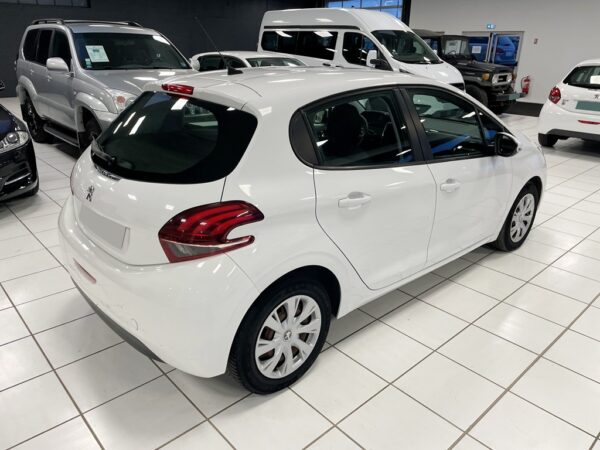 PEUGEOT 208 AFFAIRE 1.6 BLUEHDI 75CH PACK CLIM NAV - 2016 – Image 6