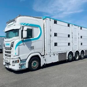 SCANIA S500 - 8x2 - Bétaillère PEZZAIOLI - 3 étages indépendants - 2 compartiments - 2022