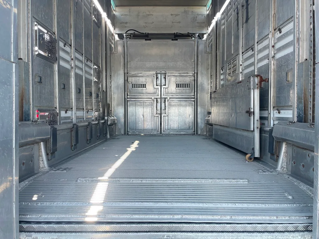 SCANIA S500 - 8x2 - Bétaillère PEZZAIOLI - 3 étages indépendants - 2 compartiments - 2022 – Image 13