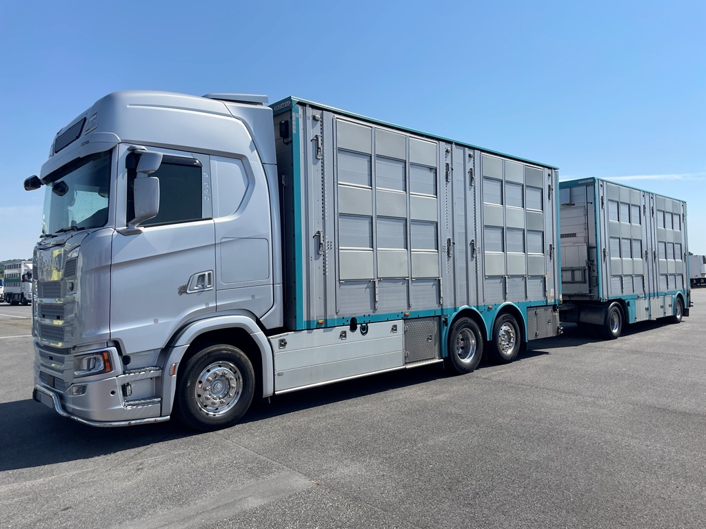 SCANIA S540 + PEZZAIOLI - 3 étages - 2 compartiments - 2022