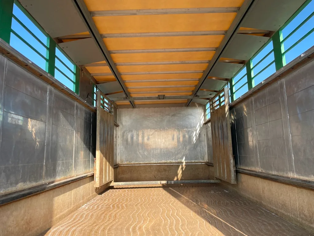 RENAULT MIDLUM 220 - Bétaillère CAPELLI - 2006 – Image 15