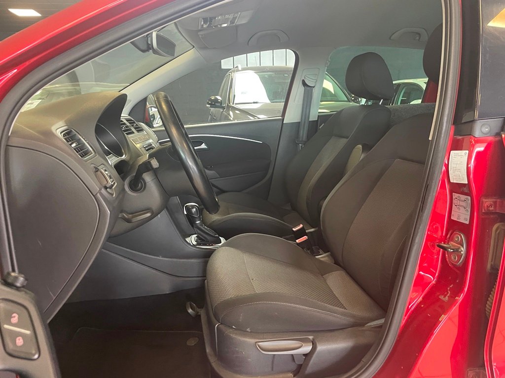 VOLKSWAGEN POLO STÉ 1.4 TDI 90CH BLUEMOTION TECHNOLOGY CONFORTLINE RÉVERSIBLE DSG7 5P - 2015 - Imagen 9